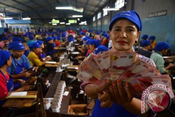 4.002 karyawan rokok di Kudus terima THR