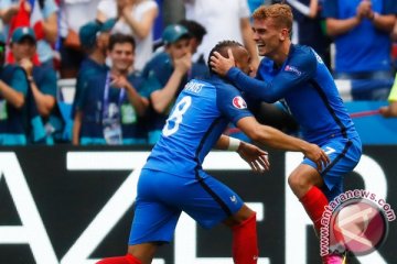 Euro 2016 - Bekuk 10 pemain Irlandia 2-1, Prancis ke perempat final
