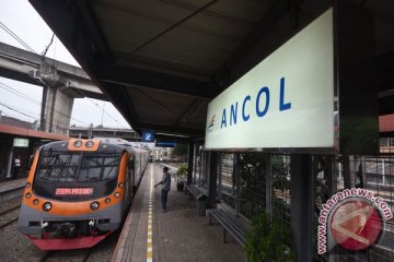 Stasiun Ancol kedatangan 1.200 orang di malam Tahun Baru