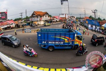 Simpang Jomin ke Jalur Pantura Karawang padat