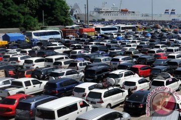 Jalan menuju Pelabuhan Merak macet, antrean hingga 5 km