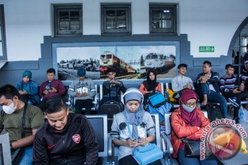 Penumpang arus balik belum padati stasiun di Jakarta