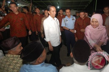 Presiden Jokowi tiba di Padang rayakan Idul Fitri