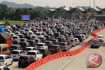 Tol Jakarta-Cikampek tersendat jelang rest area