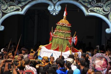 Anggota Polda Jateng geledah Keraton Surakarta