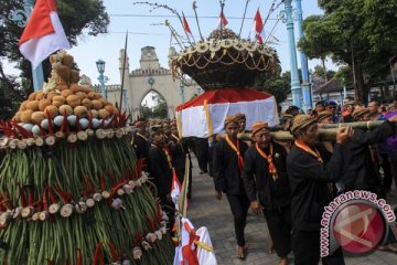 Ratusan orang ikuti tradisi "Gunungan Grebeg Syawal"