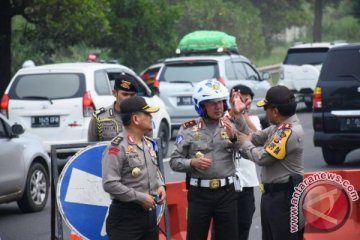 Pejabat Polri keliling pantau lalin jelang tahun baru