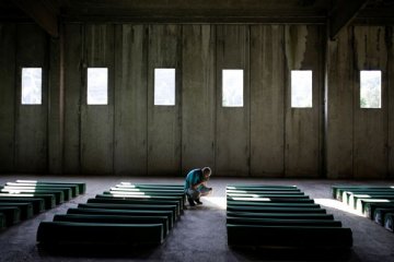 Penyintas cari belulang korban tewas pembantaian Srebrenica