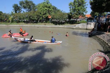 Tim SAR evakuasi korban tenggelam Sungai Cijalu