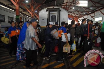Penumpang KA di Daop Surabaya masih padat