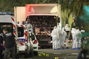 Supir truk seruduk kerumunan di Nice ditembak mati