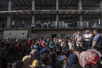 Ahok: beli vaksin hanya di distributor resmi