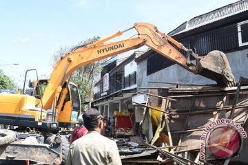 Pemkot Surabaya tertibkan 840 banggunan liar