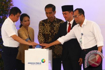 Presiden Jokowi perintahkan bandara-bandara kecil segera diperluas