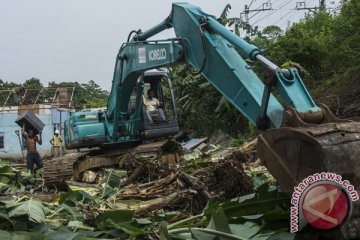 KAI pastikan pembongkaran mandiri lokalisasi Gunung Antang berakhir