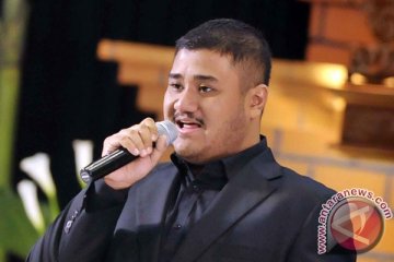 Sebetulnya Mike Mohede akan diajak konser di Polandia