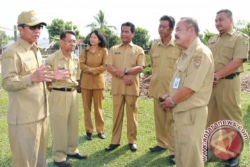 Riban Satia Kunjungi Penangkaran Rusa
