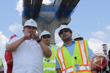 Pemasangan girder jalan kereta api Palembang dikebut