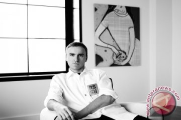 Calvin Klein, Inc. umumkan penunjukan Raf Simons sebagai Chief Creative Officer yang baru