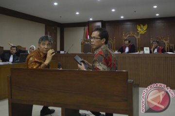 Uang Rp2,5 miliar dari kas Brantas Abipraya untuk Sudung dan Tomo