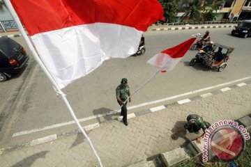 Kodim Puncak Jaya bagikan bendera Merah Putih
