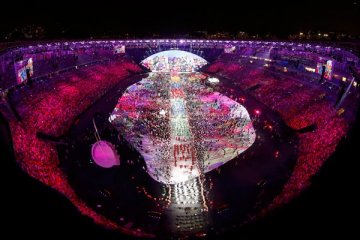 OLIMPIADE 2016 - Tim Rusia mendapat tepuk tangan di upacara pembukaan