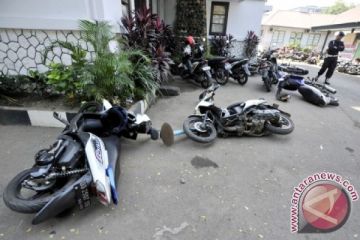 BENTROK POLISI DENGAN SATPOL PP