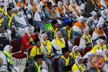 388 calon haji Pandegelang dilepas menuju Pondok Gede