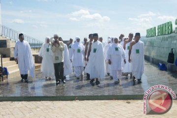 Seorang calon haji Buton berprofesi guru honorer