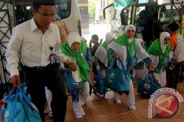 HAJI - 116 calon haji Mimika ke Embarkasi Makassar