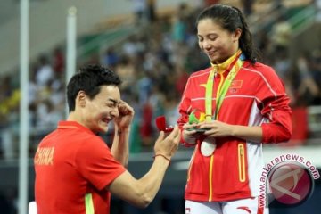 OLIMPIADE 2016 - Peloncat indah China dilamar di hadapan penonton 