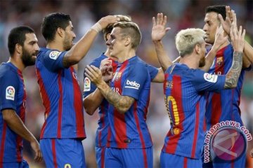 Barcelona kalahkan Real Betis 6-2, Suarez cetak trigol