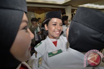 Gloria kembali kenakan seragam Paskibraka