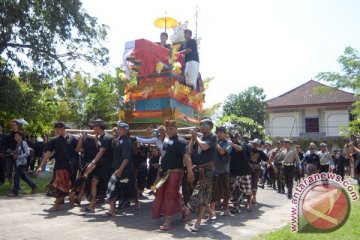 Wakil gubernur Bali apresiasi ritual ngaben massal