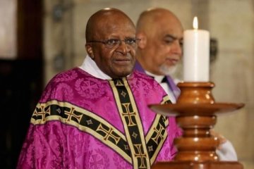 Desmond Tutu akan jalani operasi