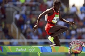 Peraih emas Olimpiade lari halang rintang ciptakan rekor dunia