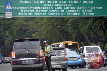 Pengguna jalan Jakarta menyiasati sistem ganjil-genap