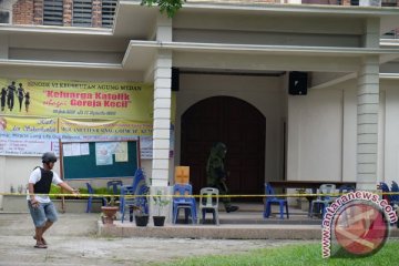 Orang tua tersangka teror bom Gereja Santo Yosep serahkan akta kelahiran