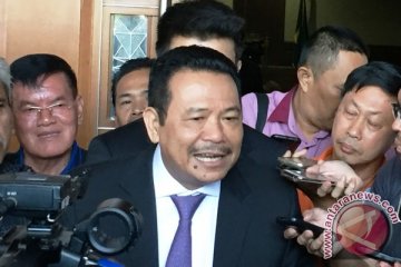 Otto pertanyakan tuduhan jaksa soal 5 gram sianida