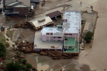 11 meninggal, 3 hilang diterjang topan di Jepang Utara