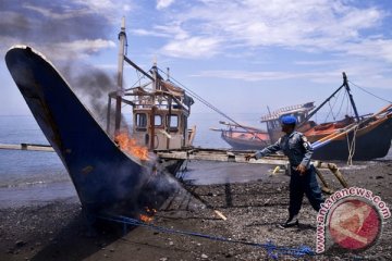 Dua kapal nelayan pembom ikan dimusnahkan