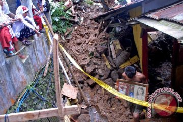 Dua orang tewas di Garut tertimpa tembok pabrik yang roboh