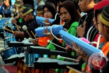 PARADE MARCHING BAND