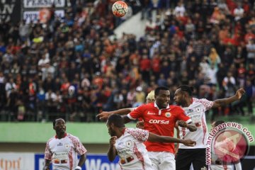 Persija dtahan imbang Persipura 1-1