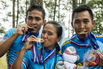 PON 2016 - Emas Kusmawati berbuah saweran uang