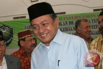 Maftuh, mantan menteri dan marbot masjid yang "bokek"