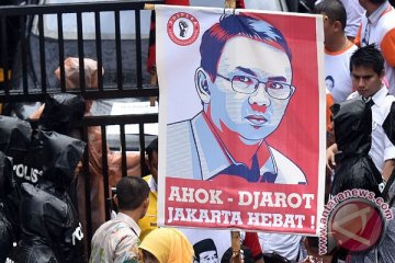 Pendukung Ahok-Djarot banjiri kantor KPUD DKI Jakarta