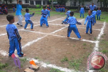 Kebanyakan anak Indonesia lupa permainan tradisional