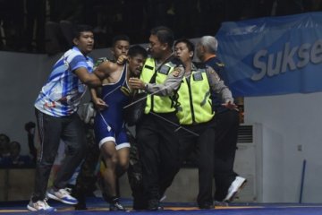 Pertandingan Gulat Ricuh