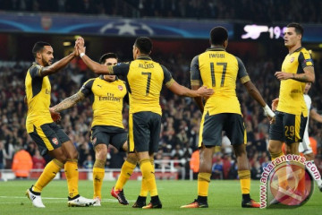 Arsenal gulung Ludogorets 6-0, Oezil trigol perdana